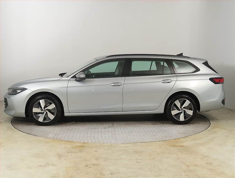 Volkswagen Passat (2025) 1.5 eTSI ACT - fotka 3 z 23