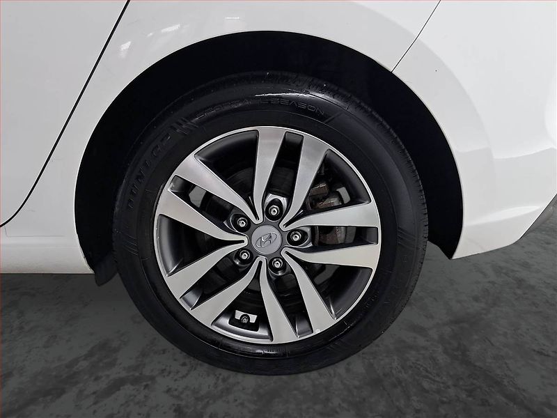 Hyundai i30 (2018) 1.4 T-GDI, Serv.kniha - fotka 14 z 19