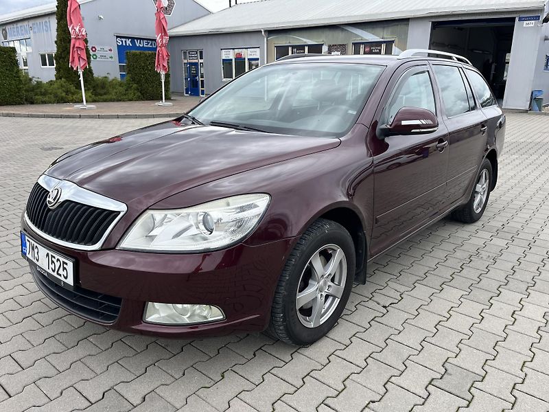 Škoda Octavia (2010) Kombi 1.6 MPi - fotka 2 z 12