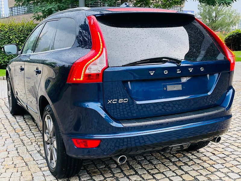 Volvo XC60 2.4D5 5V 4x4 AUT TAŽNÉ SERVISK - fotka 16 z 47