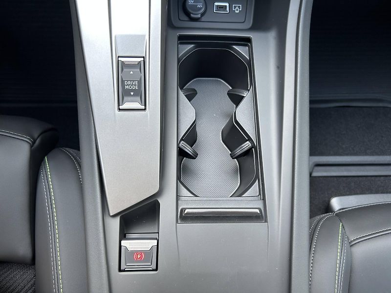 Peugeot 308 (2026) GT Elektromotor 115 kW Baterie - fotka 19 z 28