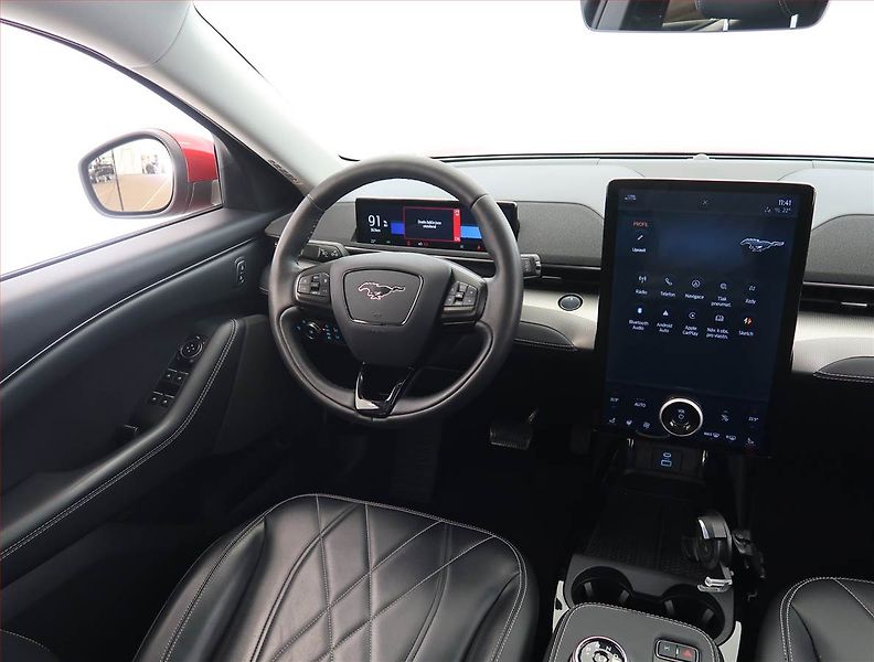 Ford Mustang Mach-E (2022) Standard Range RWD, SoH 93% - fotka 7 z 26