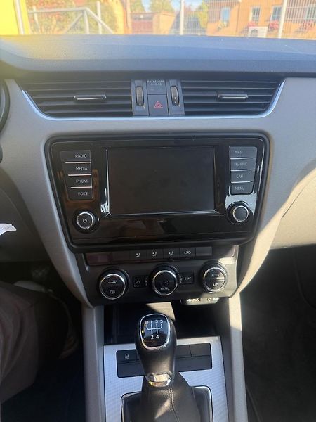 Škoda Octavia (2016) 1,6 TDi NAVI GARANCE KM - fotka 18 z 32