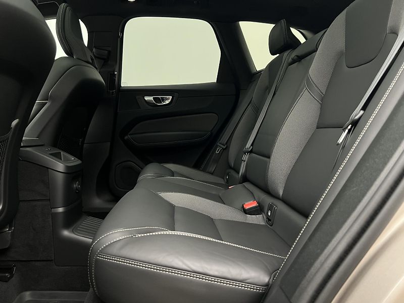 Volvo XC60 T6 AWD DARK PLUS RECHARGE AUT - fotka 6 z 49