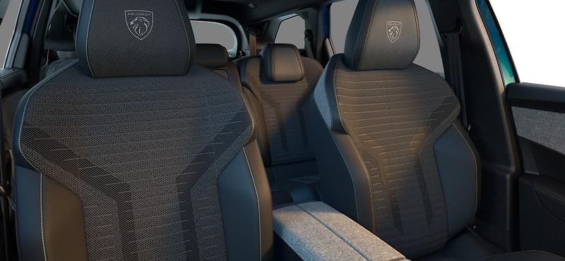 Peugeot 5008 (2026) GT Hybrid 145 e-DCS6  - fotka 6 z 9