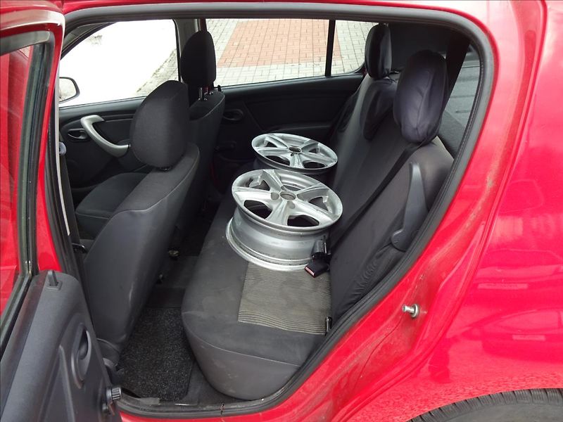 Dacia Sandero 1,4i 55kW - fotka 19 z 39