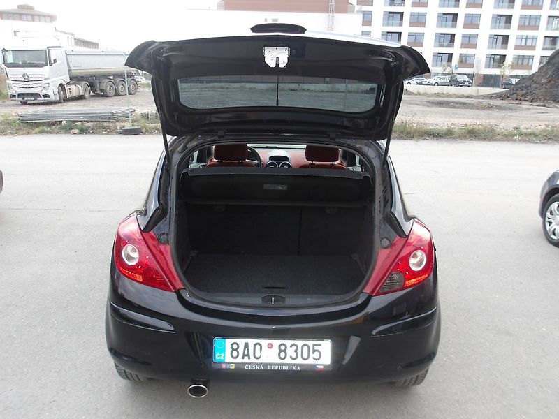 Opel Corsa 1,2i 59kW 93000km STK04/2028 - fotka 19 z 23