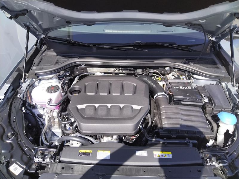 Volkswagen Passat R-Line 2,0 TSI 150 kW - fotka 28 z 28