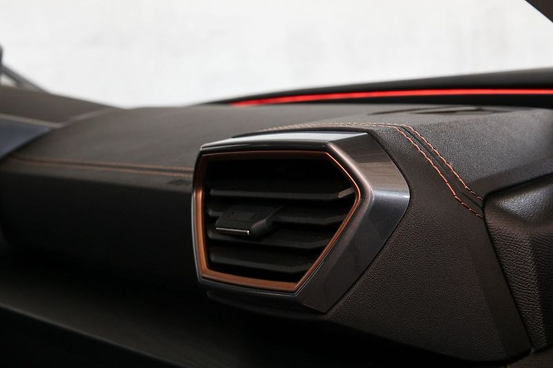 Cupra Formentor 1.5TSI 110kW LED Kamera ZÁRUKA - fotka 21 z 41