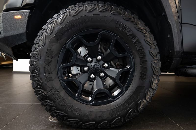 RAM 1500 TRX/Stan/Naviják/Harman Kardon - fotka 22 z 31