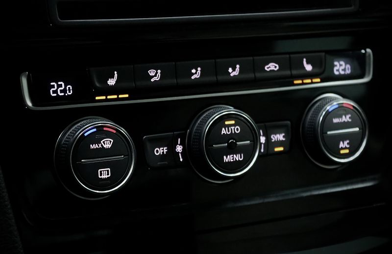 Volkswagen Golf Variant 7 1.4 TSI 92 kW Highline - fotka 28 z 32