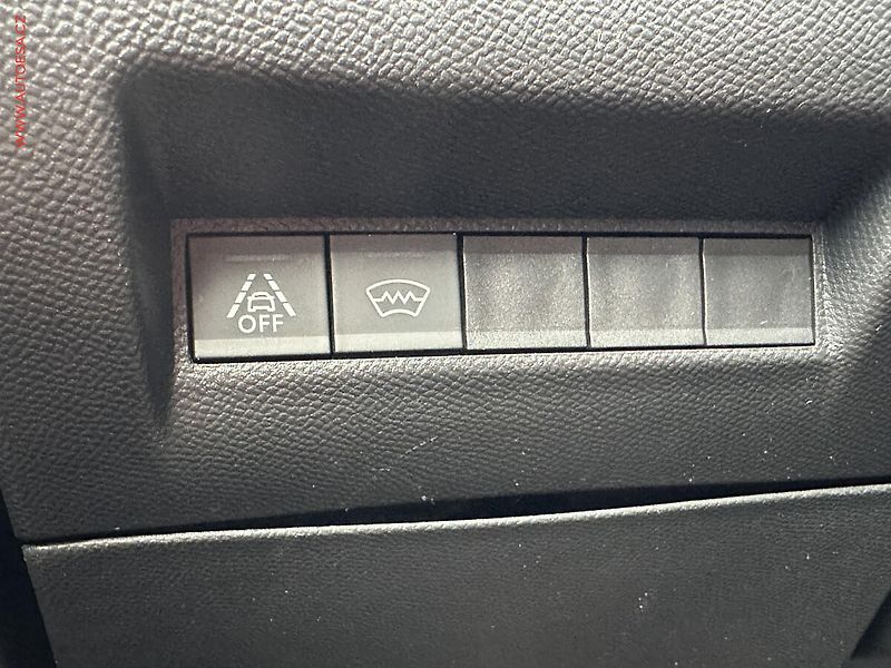 Peugeot 2008 (2021) 1.2PT, 1.maj,ČR, GT Line, LED - fotka 18 z 22