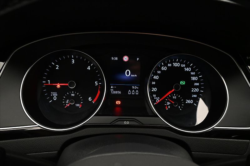 Volkswagen Passat 2,0 TDI 110 kW DSG Business Zá - fotka 16 z 32