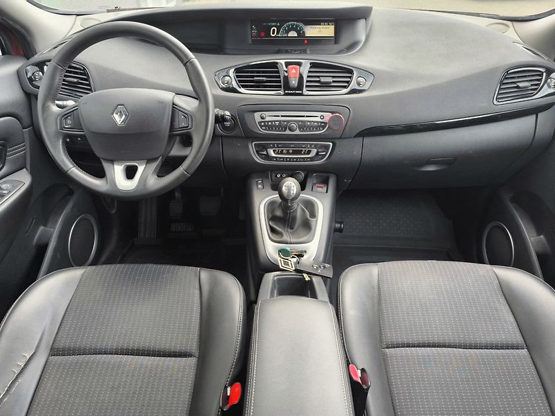 Renault Scénic (2011) Dynamique 1.6i 110k - fotka 5 z 10