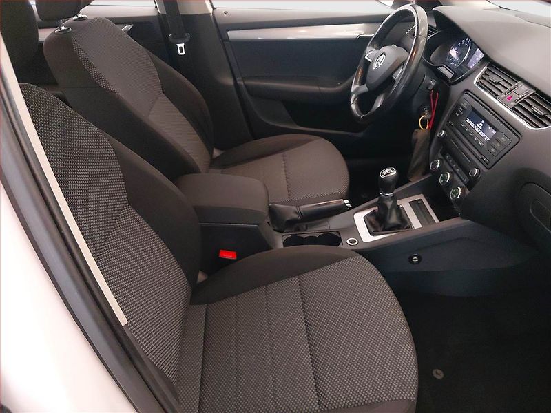 Škoda Octavia (2013) Ambition 2.0 TDI, Serv.kniha - fotka 9 z 16