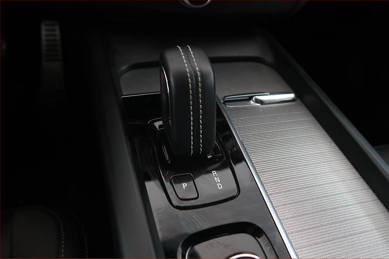 Volvo XC60 (2021) B4 AWD - fotka 17 z 19