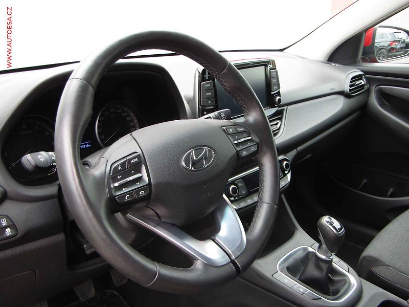 Hyundai i30 (2023) 1.0 T-GDi, ČR, Smart - fotka 13 z 17