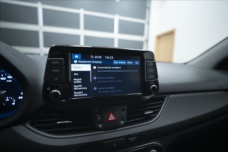 Hyundai i30 1,5 CVVT KAMERA 1. MAJITEL ČR - fotka 29 z 31