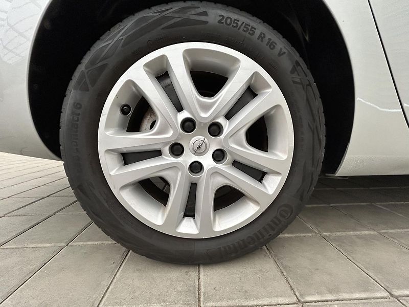 Opel Astra 1.6 CDTi Enjoy - fotka 9 z 22
