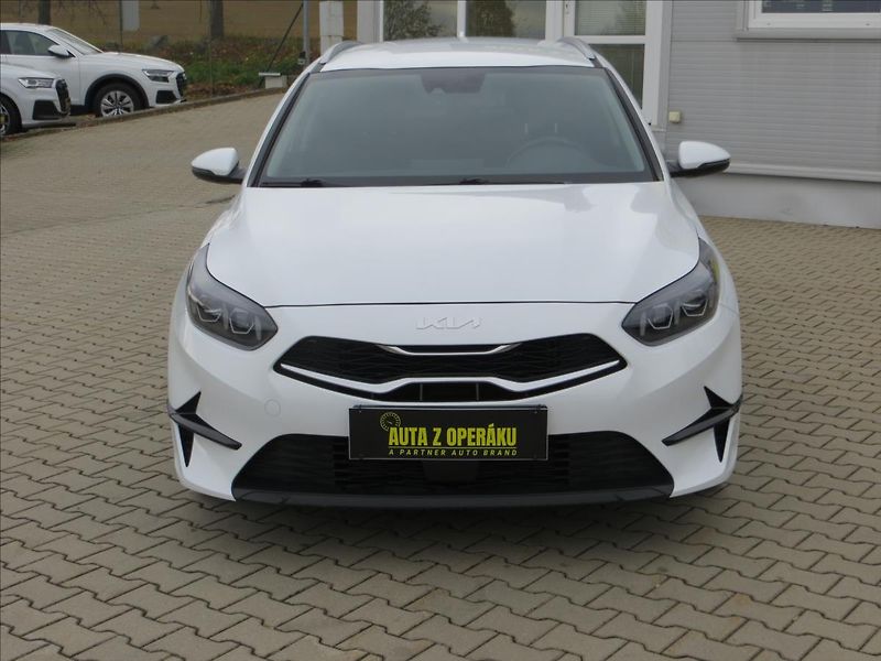 Kia Ceed 1,5 T-GDI 118kW SW Top AUT ČR - fotka 2 z 26