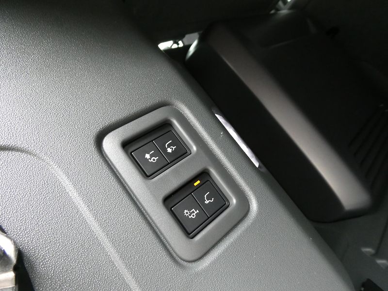Land Rover Defender 110 4,4 OCTA P635 - fotka 38 z 47