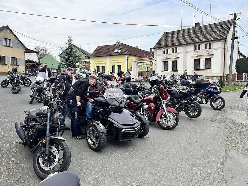 Žehnání motorek v Puclicích.