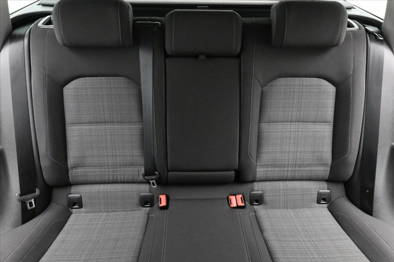 Volkswagen Passat 2,0 TDI 110 kW DSG Business Zá - fotka 27 z 31