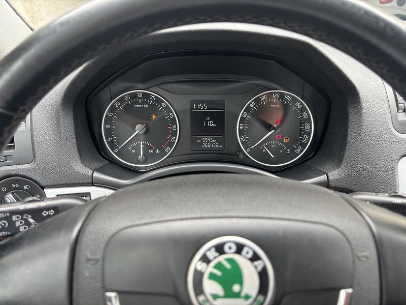 Škoda Octavia (2011) 1.6TDI, 77kW, ČR - fotka 9 z 15