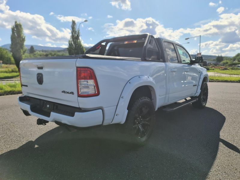 Dodge RAM 1500 (2022) 5.7 HEMI 4x4 BIGHORN LPG - fotka 9 z 67