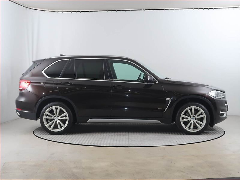 BMW X5 (2017) xDrive40d - fotka 6 z 21