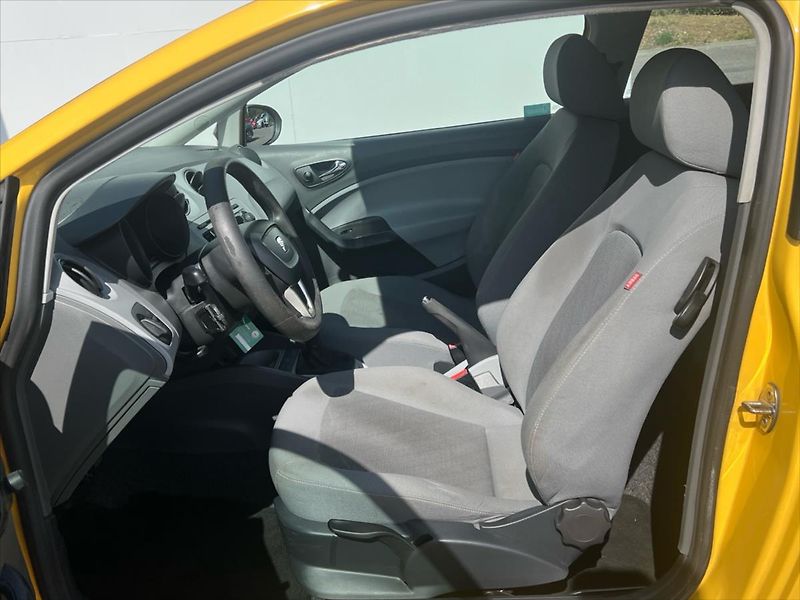 Seat Ibiza 1,2 i 12V 3dvéřová - fotka 11 z 23