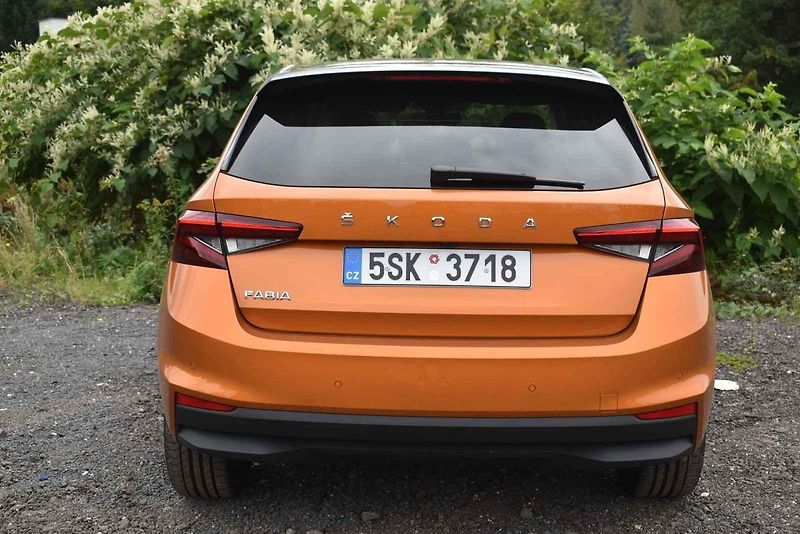 Nová Fabia v Jizerských horách s výhledem na Ještěd
