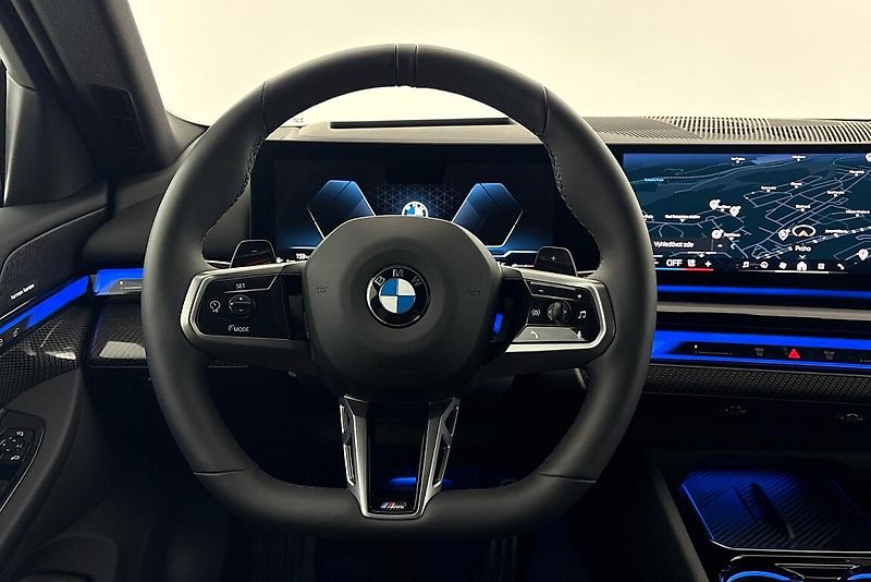 BMW Řada 5 540d xDrive Touring - fotka 8 z 21