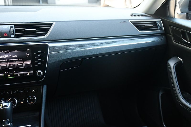 Škoda Superb 2.0TDi 147kW STYLE  NTOP TAŽNÉ - fotka 9 z 45