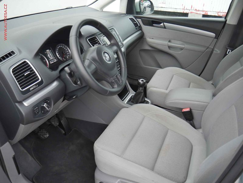 Volkswagen Sharan (2011) 2.0 TDi, Comfortline - fotka 9 z 14