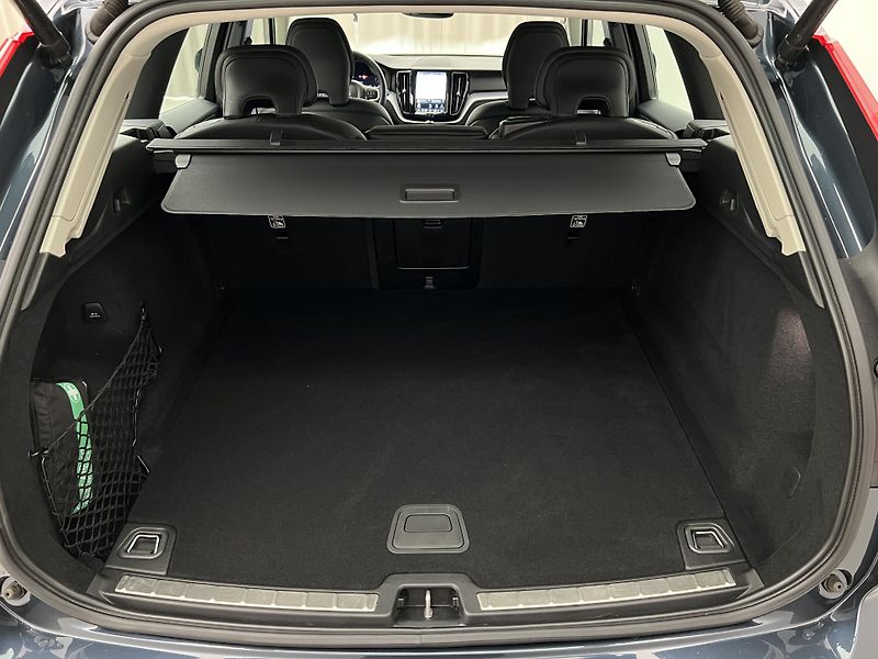 Volvo XC60 B4 AWD MOMENTUM PRO AUT - fotka 5 z 40