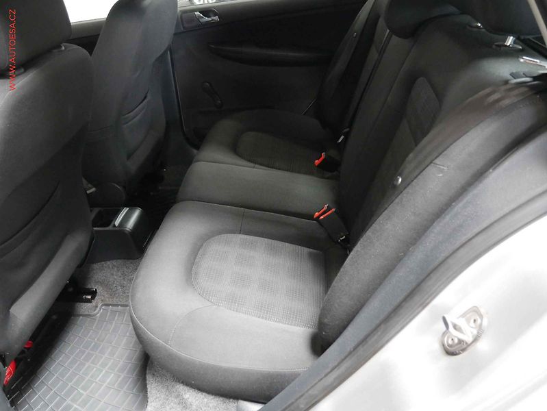 Škoda Fabia (2005) 1.2 HTP, ČR, AC, tempo - fotka 10 z 15
