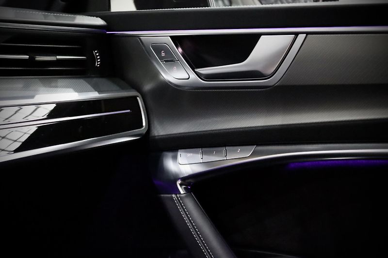 Audi A7 55 TFSI 3.0 V6 quattro S line - fotka 50 z 60