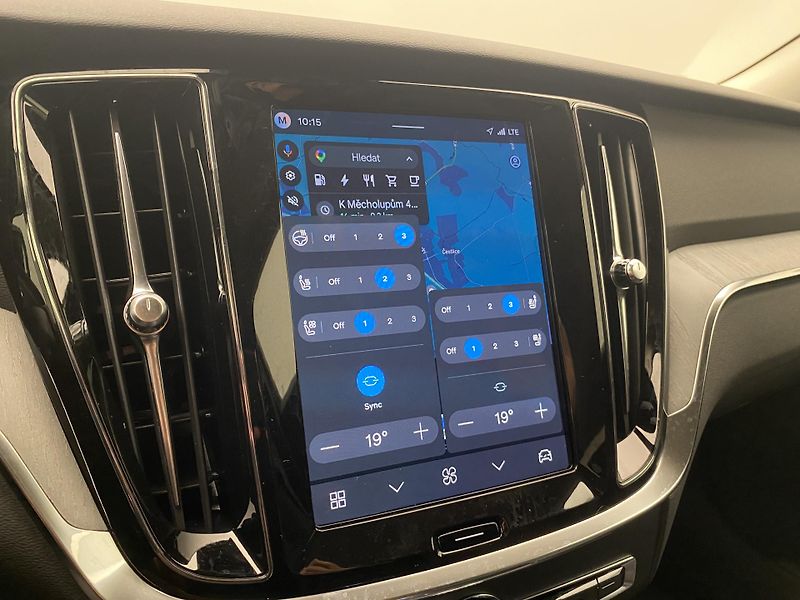 Volvo V60 T6 AWD RECHARGE DARK PLUS CZ - fotka 45 z 49