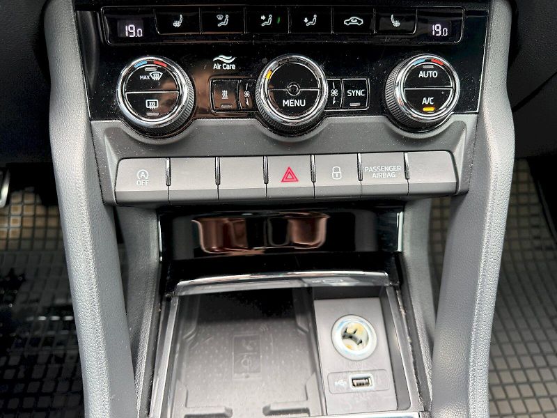 Škoda Karoq (2019) 1.5 TSI 110kW SportLine - fotka 27 z 35