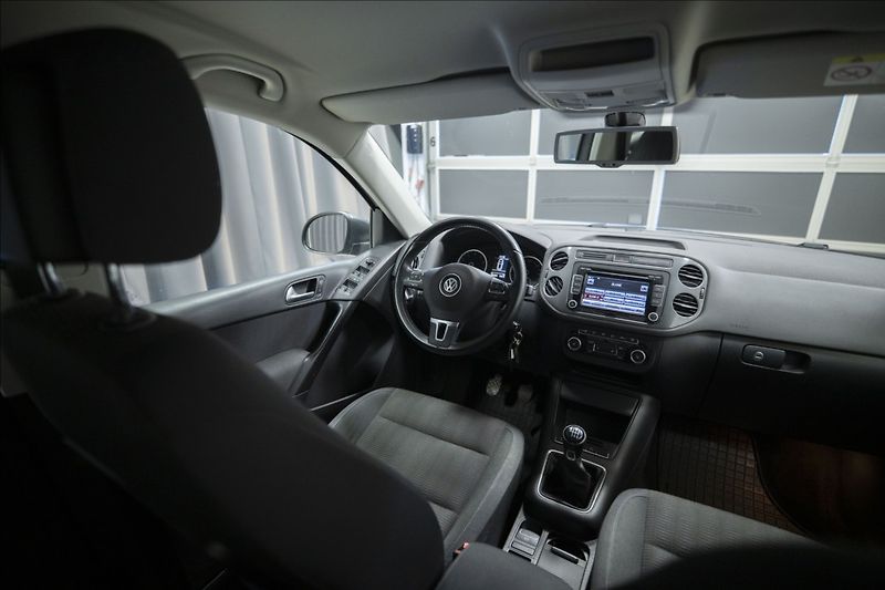 Volkswagen Tiguan 1,4 TSI KAMERA VÝHŘEV TAŽNÉ ČR - fotka 14 z 38