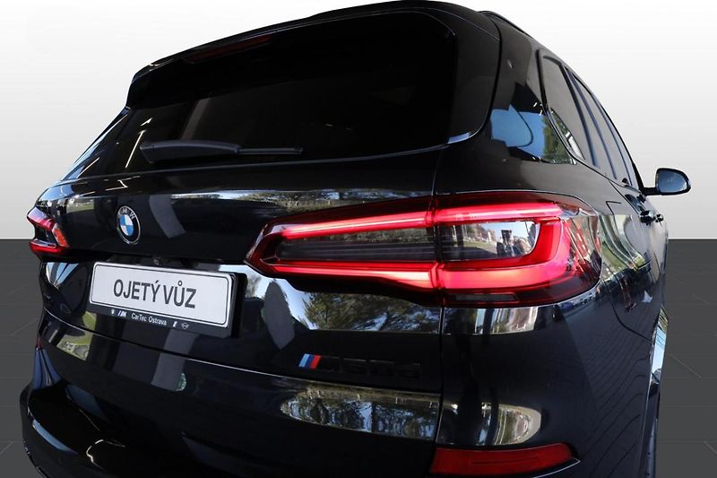 BMW X5 M50d - fotka 23 z 24