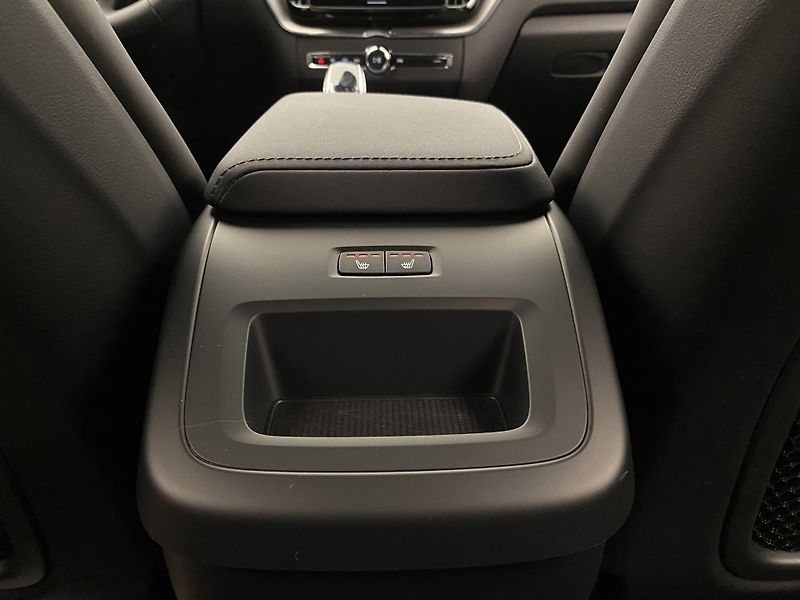 Volvo XC60 B5 AWD BLACK EDITION AUT CZ - fotka 32 z 60