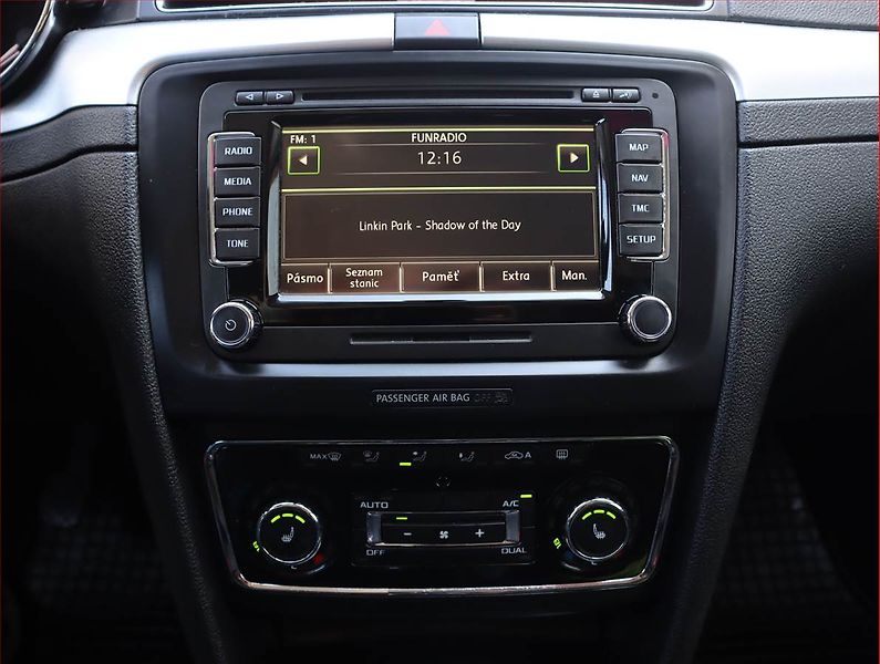 Škoda Superb (2014) 2.0 TDI, Navi, Xenony - fotka 12 z 20