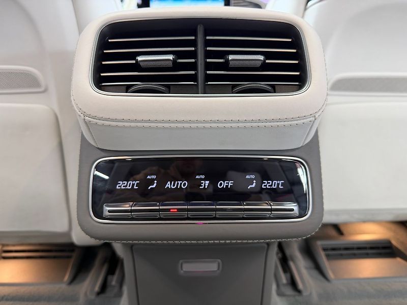 Mercedes-Benz GLS 600 4M MANUFACTUR, AIRMATIC, M - fotka 28 z 31