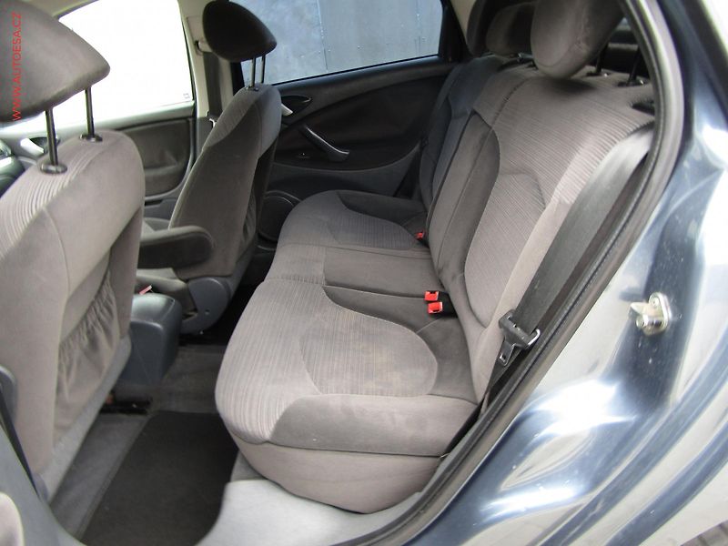Citroën C5 (2006) 1.6 HDi, ČR, AC, TZ, park - fotka 10 z 20