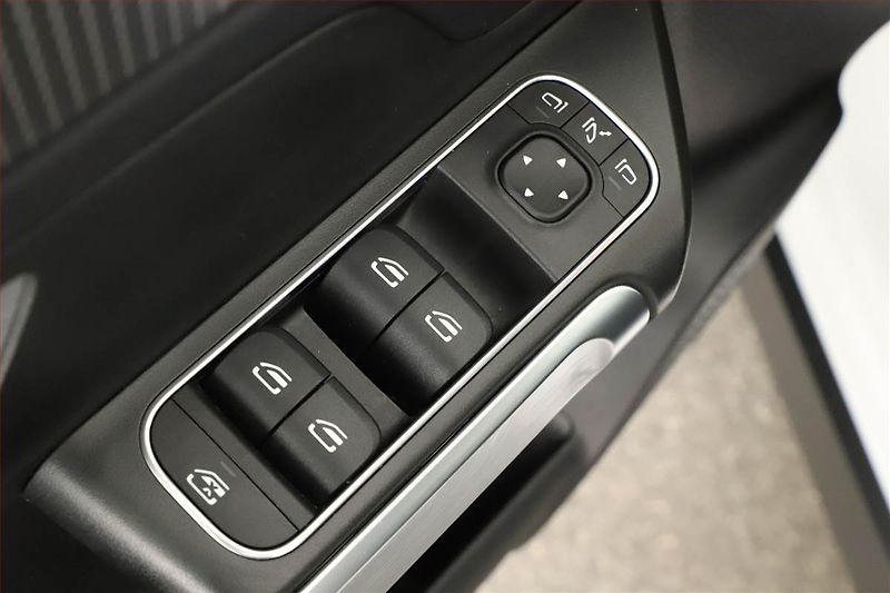 Mercedes-Benz GLB (2021) 200 d 4MATIC - fotka 9 z 21