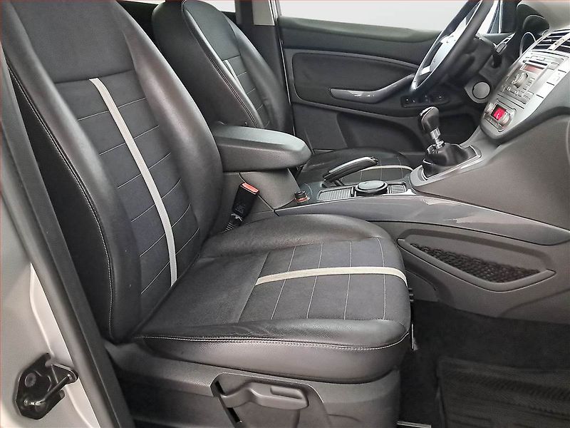 Ford Kuga (2010) 2.0 TDCi, 4X4, Tempomat - fotka 9 z 17
