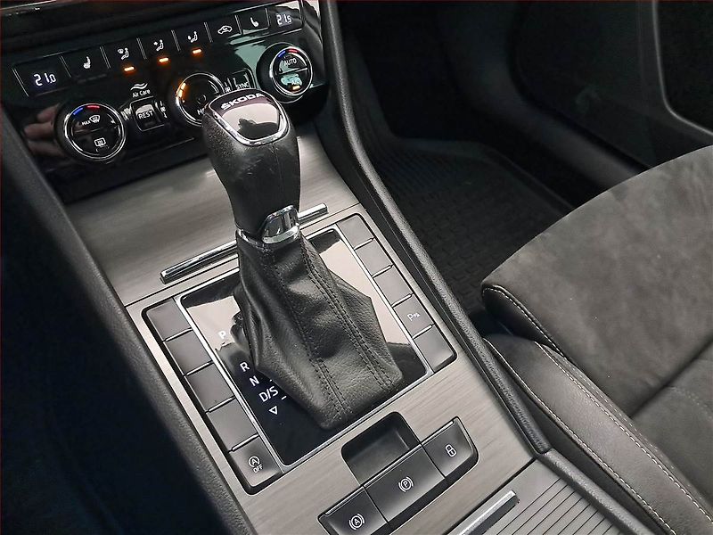 Škoda Superb (2022) 2.0 TDI, Automat, Kůže, Navi - fotka 16 z 20
