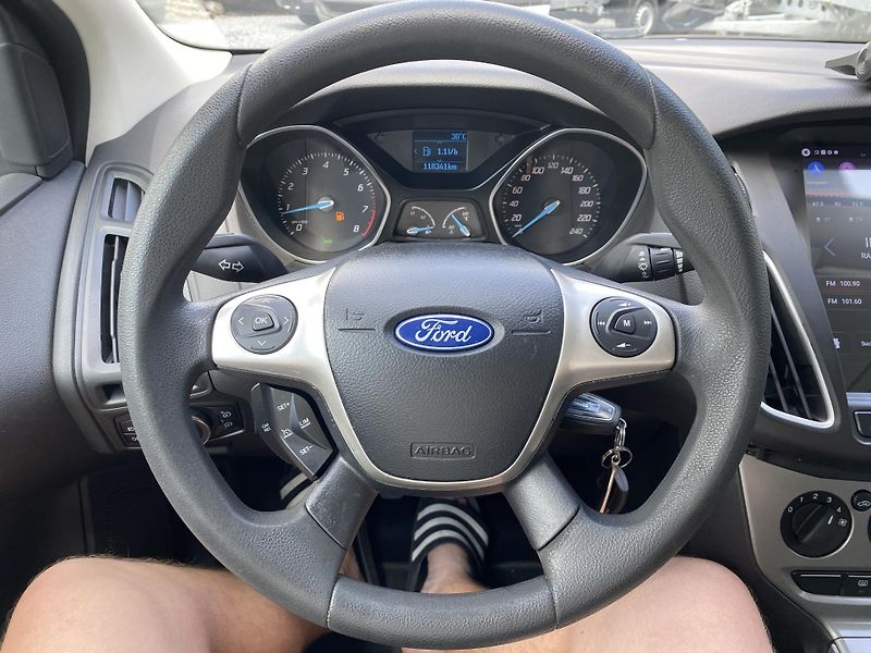 Ford Focus 1.6i 77kW - KLIMA - 118 000KM - fotka 15 z 39